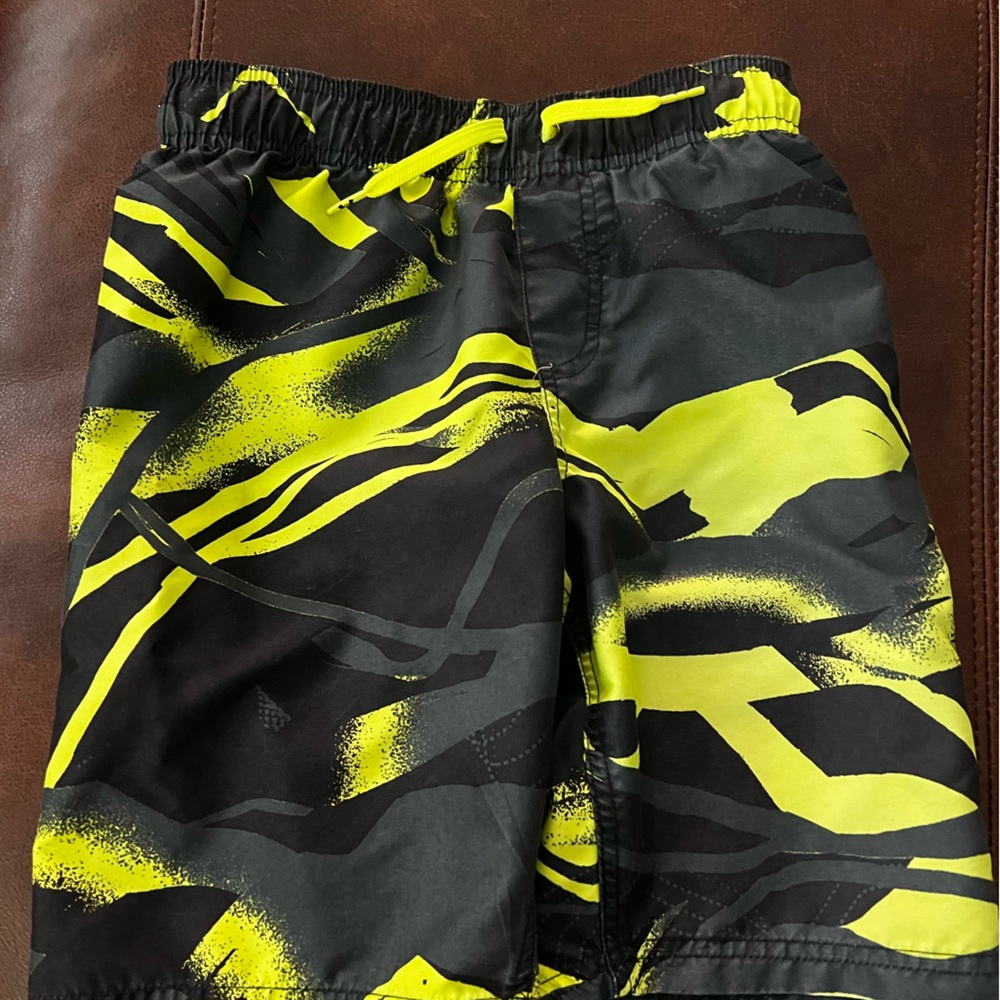 Boys Under Armour Swim Trunks. Size- youth medium. Great condition.